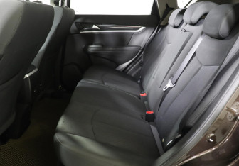 Подержанный автомобиль DongFeng AX7 2018 года (12 фото)