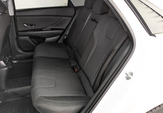 Подержанный автомобиль Hyundai Elantra Sedan 2021 года (18 фото)