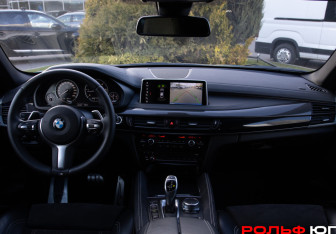 Подержанный автомобиль BMW X6 2018 года (11 фото)