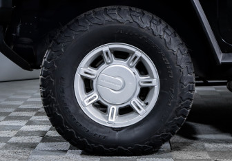 Подержанный автомобиль Hummer H2 Suv 2004 года (15 фото)