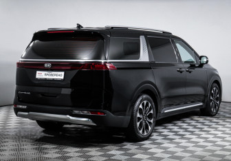 Подержанный автомобиль Kia Carnival 2020 года (5 фото)