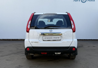 Подержанный автомобиль Nissan X-Trail 2012 года (6 фото)