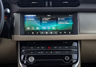 Подержанный автомобиль Jaguar XF Sedan 2019 года (17 фото)