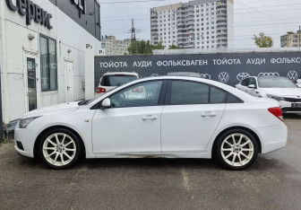 Подержанный автомобиль Chevrolet Cruze Sedan 2012 года (8 фото)