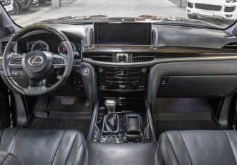 Подержанный автомобиль Lexus LX 2018 года (15 фото)