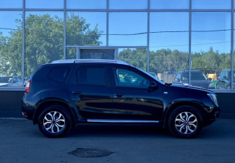 Подержанный автомобиль Nissan Terrano 2016 года (4 фото)