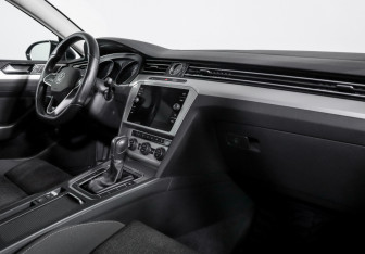 Подержанный автомобиль Volkswagen Passat Sedan 2018 года (9 фото)