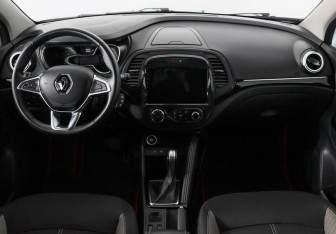 Подержанный автомобиль Renault Kaptur 2020 года (8 фото)