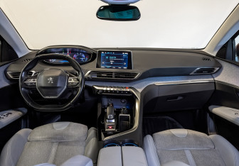 Подержанный автомобиль Peugeot 3008 2019 года (14 фото)