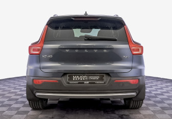 Подержанный автомобиль Volvo XC40 2021 года (6 фото)
