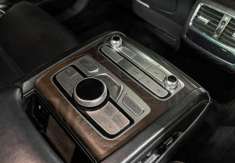 Подержанный автомобиль Kia K900 2019 года (24 фото)