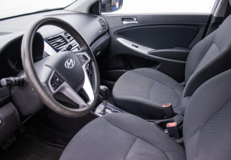 Подержанный автомобиль Hyundai Solaris Hatchback 2012 года (10 фото)