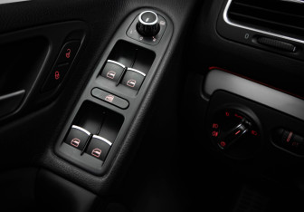 Подержанный автомобиль Volkswagen Golf Hatchback 2011 года (14 фото)