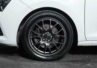 Подержанный автомобиль Skoda Rapid Liftback 2021 года (9 фото)