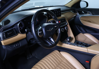 Подержанный автомобиль Genesis G70 2021 года (15 фото)