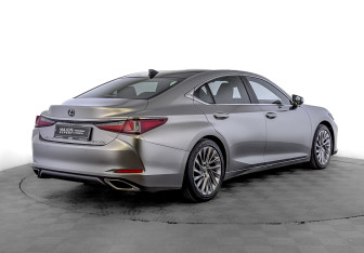 Подержанный автомобиль Lexus ES 2019 года (5 фото)