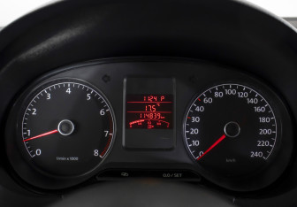 Подержанный автомобиль Volkswagen Polo Sedan 2012 года (11 фото)