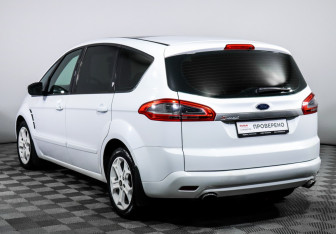 Подержанный автомобиль Ford S-MAX 2011 года (7 фото)