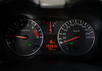 Подержанный автомобиль Nissan Note 2011 года (12 фото)