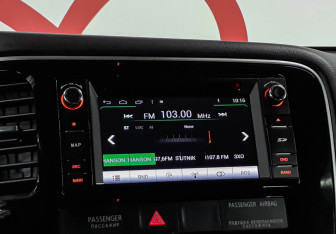 Подержанный автомобиль Mitsubishi Outlander 2016 года (13 фото)