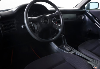 Подержанный автомобиль Audi 80 Sedan 1993 года (14 фото)