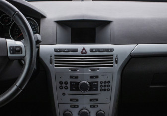 Подержанный автомобиль Opel Astra Sedan 2010 года (14 фото)