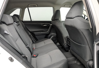 Подержанный автомобиль Toyota RAV4 2021 года (18 фото)