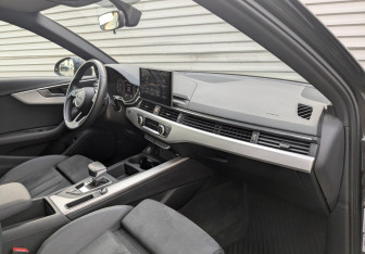 Подержанный автомобиль Audi A4 Sedan 2021 года (11 фото)