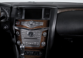 Подержанный автомобиль Infiniti QX56 2011 года (13 фото)