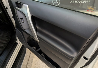 Подержанный автомобиль Toyota Land Cruiser Prado 2020 года (13 фото)