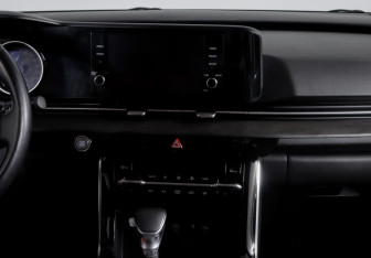 Подержанный автомобиль Kia Carnival 2021 года (13 фото)