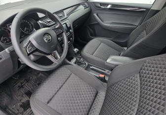 Подержанный автомобиль Skoda Rapid Liftback 2017 года (9 фото)