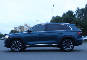 Подержанный автомобиль Geely Monjaro 2023 года (8 фото)