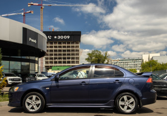 Подержанный автомобиль Mitsubishi Lancer Sedan 2008 года (7 фото)