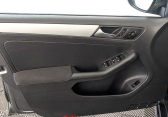 Подержанный автомобиль Volkswagen Jetta Sedan 2012 года (19 фото)