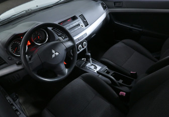Подержанный автомобиль Mitsubishi Lancer Sedan 2007 года (7 фото)
