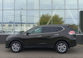 Подержанный автомобиль Nissan X-Trail 2015 года (8 фото)