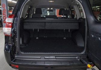 Подержанный автомобиль Toyota Land Cruiser Prado 2017 года (10 фото)