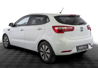 Подержанный автомобиль Kia Rio Hatchback 2014 года (7 фото)
