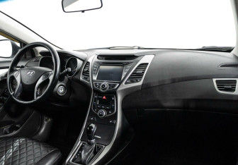 Подержанный автомобиль Hyundai Elantra Sedan 2015 года (5 фото)