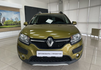 Подержанный автомобиль Renault Sandero 2017 года (2 фото)