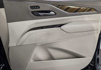 Подержанный автомобиль Cadillac Escalade Suv 2021 года (24 фото)