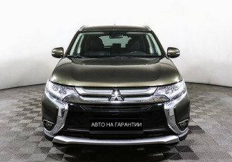 Подержанный автомобиль Mitsubishi Outlander 2016 года (2 фото)