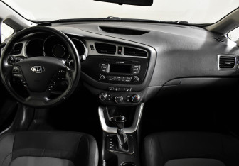 Подержанный автомобиль Kia Ceed Hatchback 2014 года (10 фото)