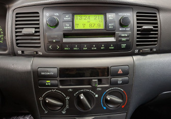 Подержанный автомобиль Toyota Corolla Hatchback 2004 года (14 фото)