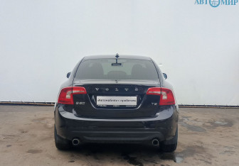 Подержанный автомобиль Volvo S60 2012 года (6 фото)