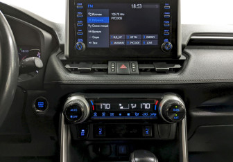 Подержанный автомобиль Toyota RAV4 2021 года (24 фото)