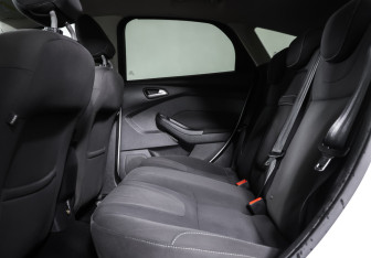 Подержанный автомобиль Ford Focus Hatchback 2011 года (12 фото)