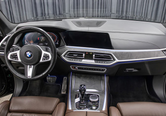 Подержанный автомобиль BMW X7 2021 года (15 фото)