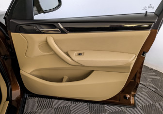 Подержанный автомобиль BMW X3 2016 года (23 фото)